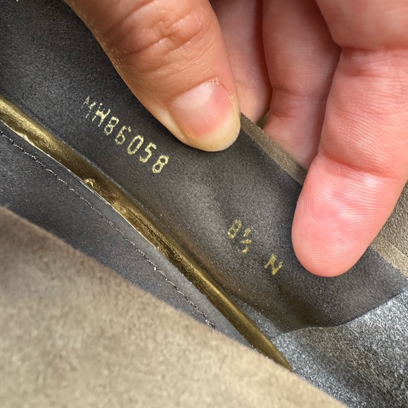 🤎 STUART WEITZMAN 🤎 Suede Wedge Pumps 8.5N Taupe Gray Classic Heel‎ ✨ - Picture 7 of 7